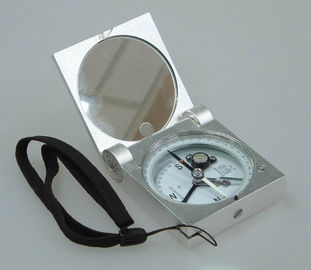 Boussole tenue dans la main en métal de géologie des accessoires de couleur des instruments argentés d'enquête